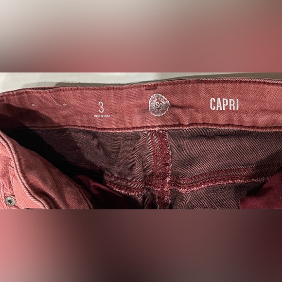 SO Womens Capri Red Pants Size 3 - Picture 3 of 7